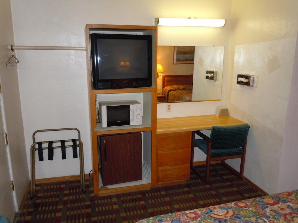 פאלון Value Inn מראה חיצוני תמונה