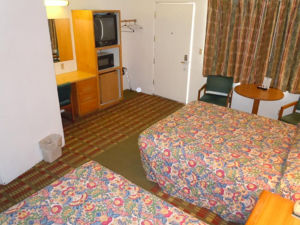 פאלון Value Inn מראה חיצוני תמונה