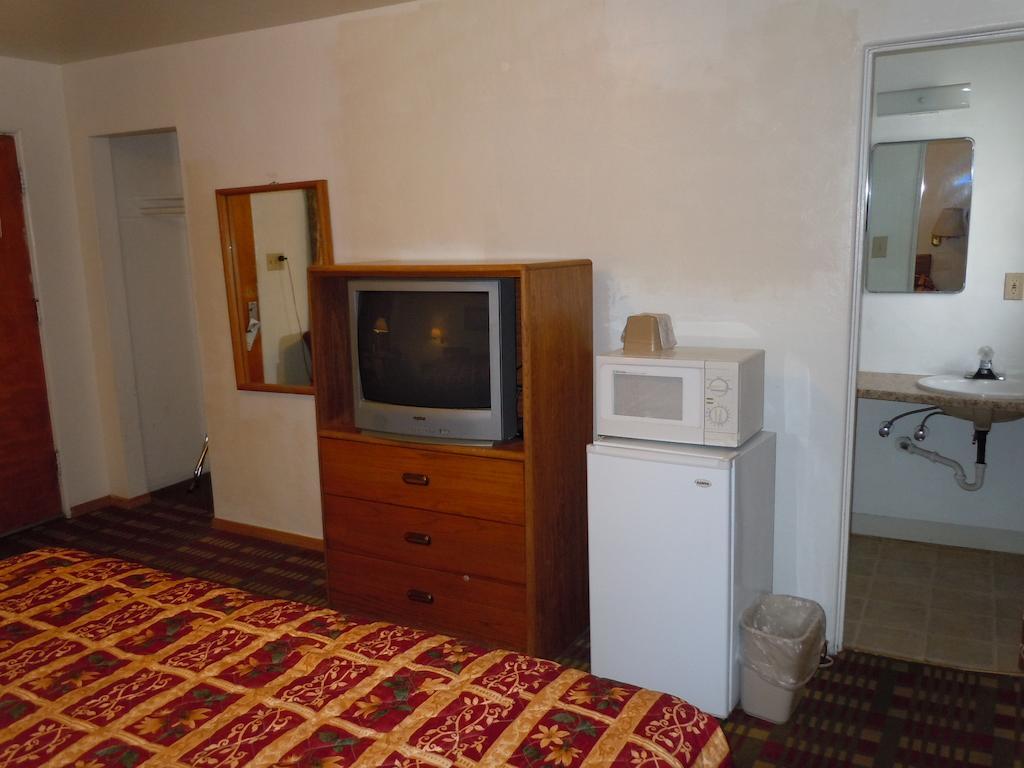 פאלון Value Inn מראה חיצוני תמונה